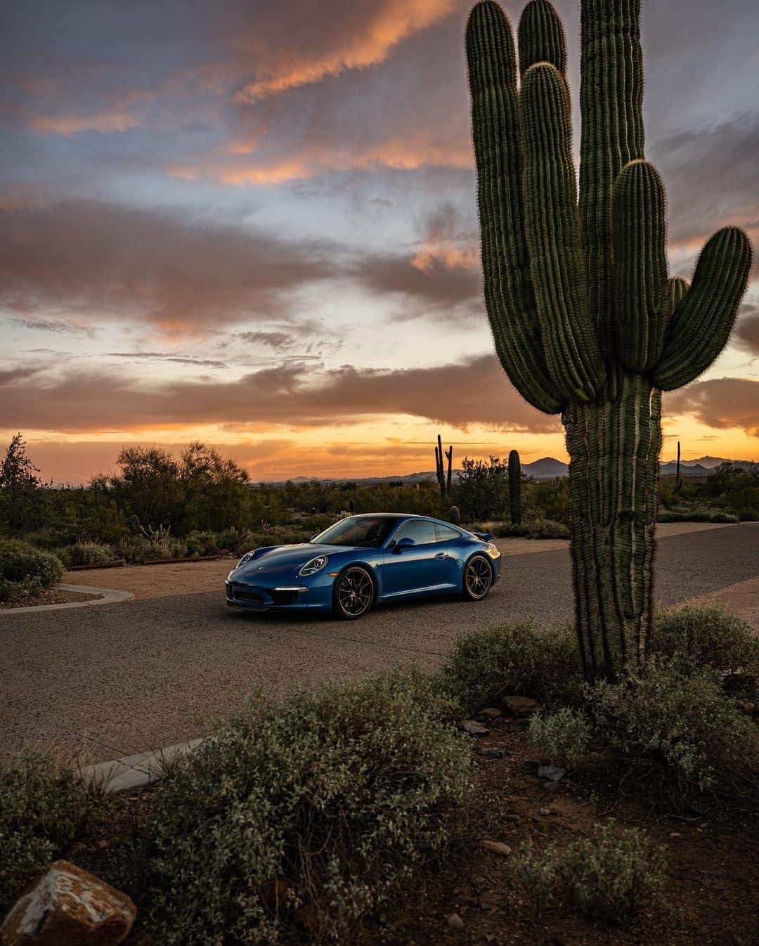 Porscheさんのインスタグラム写真 - (PorscheInstagram)「Carrera me away. 💙 📸 @automotive_alex 🚙 @issawriteoff #PorscheMoment」10月31日 1時00分 - porsche