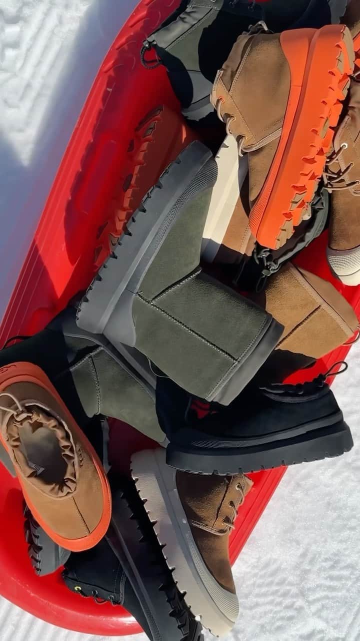 アグのインスタグラム：「Dashing through the snow in our Classic Weather Hybrid. 🛷  #UGG #FeelsLikeUgg #WinterFashion」