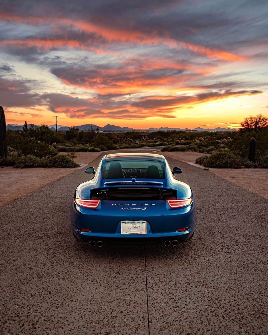 Porscheさんのインスタグラム写真 - (PorscheInstagram)「Carrera me away. 💙 📸 @automotive_alex 🚙 @issawriteoff #PorscheMoment」10月31日 1時00分 - porsche