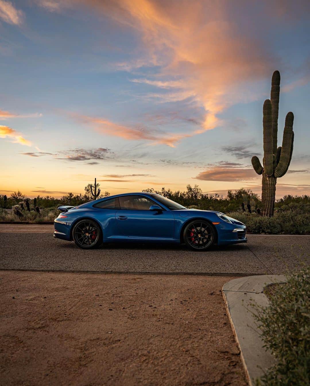 Porscheのインスタグラム：「Carrera me away. 💙 📸 @automotive_alex 🚙 @issawriteoff #PorscheMoment」