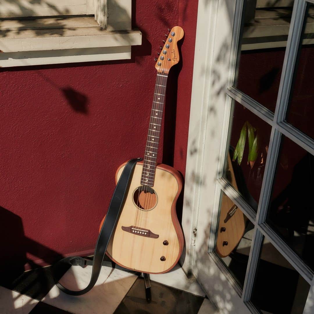 Fender Guitarさんのインスタグラム写真 - (Fender GuitarInstagram)「The Highway Series offers the classic vibe of a traditional acoustic guitar with upgraded features for today’s live acoustic player. Get yours at the link in bio. ⁠ ⁠ Featuring @briasalmena」10月31日 1時01分 - fender