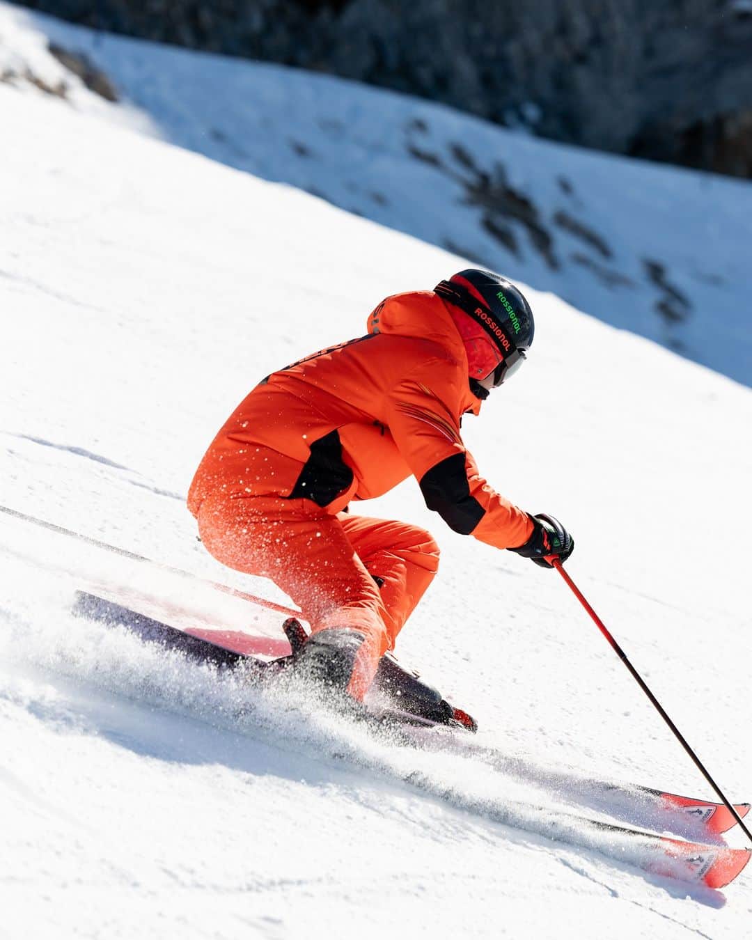 ロシニョールのインスタグラム：「Push your limits: new HERO collection! ⛷️💯  Built for passionate race fans, the Hero Elite ST TI is a slalom-inspired race ski designed for technical piste skiers looking for sharp, incisive slalom-style turns.  Discover the range via link in bio.   #Anotherbestday #callingallheroes 📸 @garnier_louis_photo」