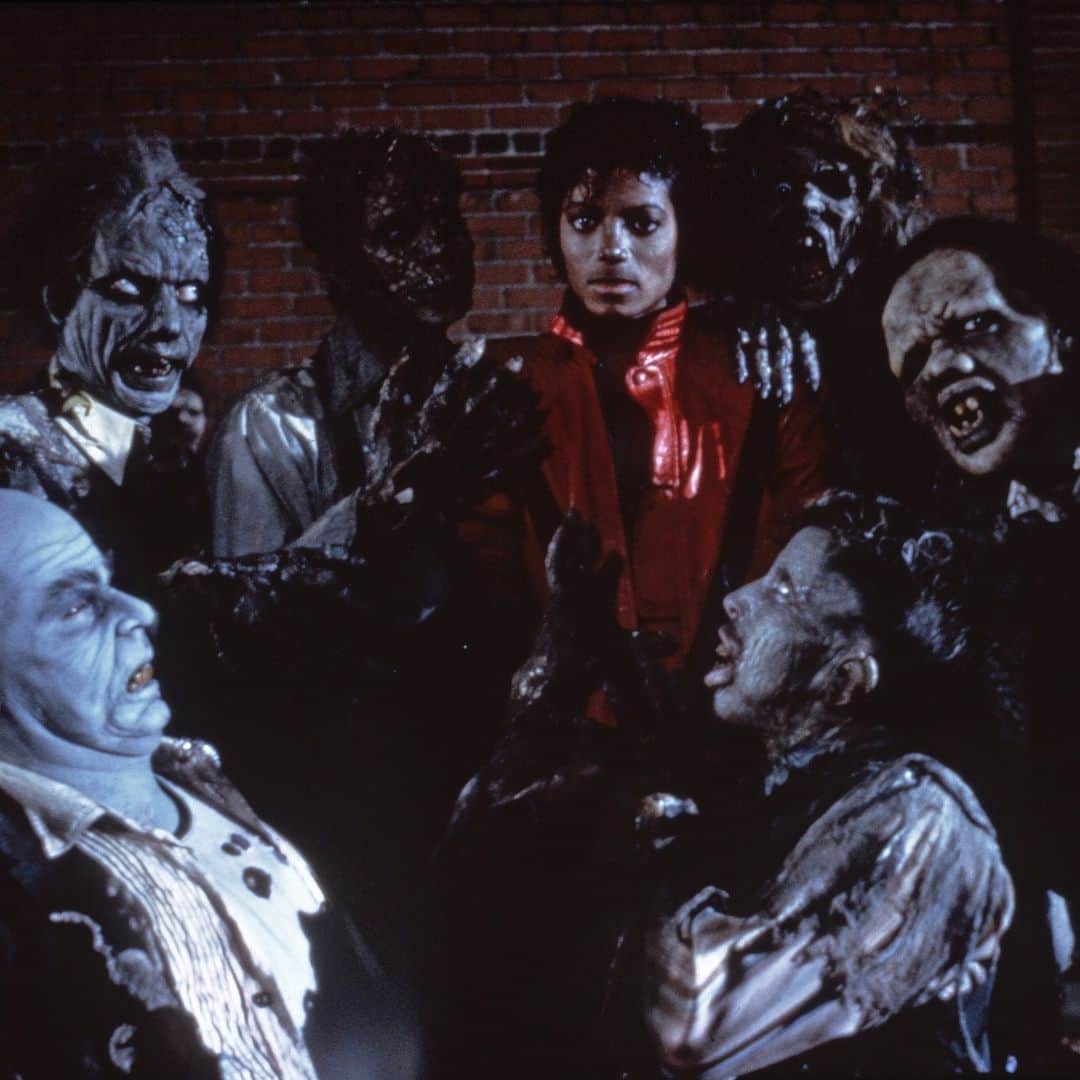 マイケル・ジャクソンのインスタグラム：「The 13-minute plus short film for “Thriller” was remastered last year and is now available in high definition 4K resolution to make your Halloween extra spooky with zombies and werewolves. It premiered almost 40 years ago, on December 2nd, 1983, on MTV. Hit the link in stories to watch it now.」