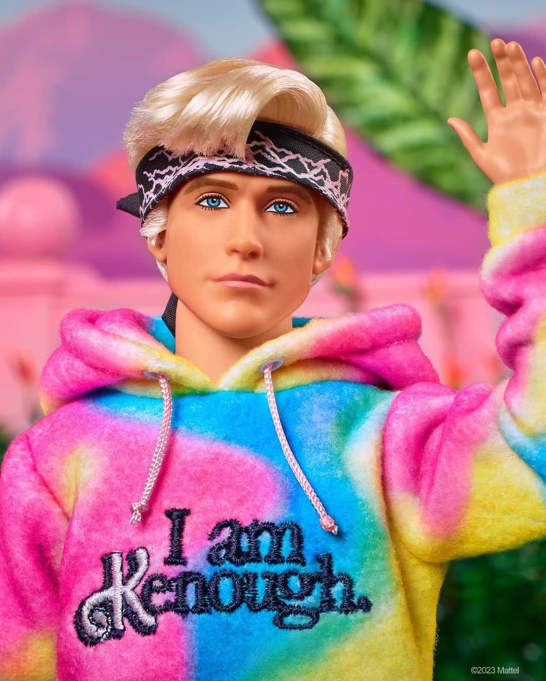 バービーさんのインスタグラム写真 - (バービーInstagram)「Calm, cool, and Kenough, your opportunity to get this Ken doll inspired by Ryan Gosling’s performance in #BarbieTheMovie ends November 14 at 11:59 PM PT. Pre-order now! #Barbie #RyanGosling #MattelCreations」10月31日 1時02分 - barbiestyle