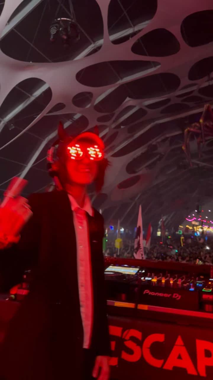 REZZのインスタグラム：「Infraliminal 2nd drop live is a vibe @deadmau5   Video by @tessapaisan」