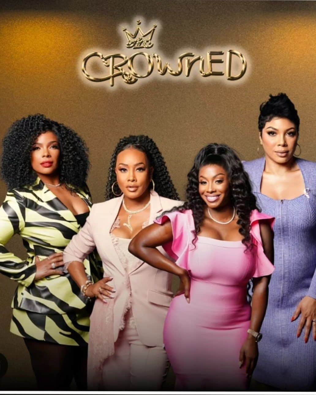 ヴィヴィカ・A・フォックスのインスタグラム：「GM Dawlings! Time for a NEW episode of @intheblacknetwork FAB & FUN talkshow #CROWNED Check out ya QUEENS @msvfox @syleenajohnson @chanelnicolescott @kendragmedia as we have raw & real conversations! #CROWNED is streaming NOW on @therokuchannel @appletv @intheblacknetwork @samsung #Firestick Viv's Rocking @cinqasept suit @versace pumps @candyicejewelry Makeup @lbbeautybar Hair @kenyaonhair #LifeIsGood #GodIsGood #Blessed #Respect #GurlPower #VivicaFoxHair #TeamVivica #TeamFox #MyGrindDontStop #LegitimateCareers #BossMoves #LoveWins #Hosts #FINERWOMANHOOD #ClassicBadChicks 🔥🖤💖💙👸🏽🤑🔥」