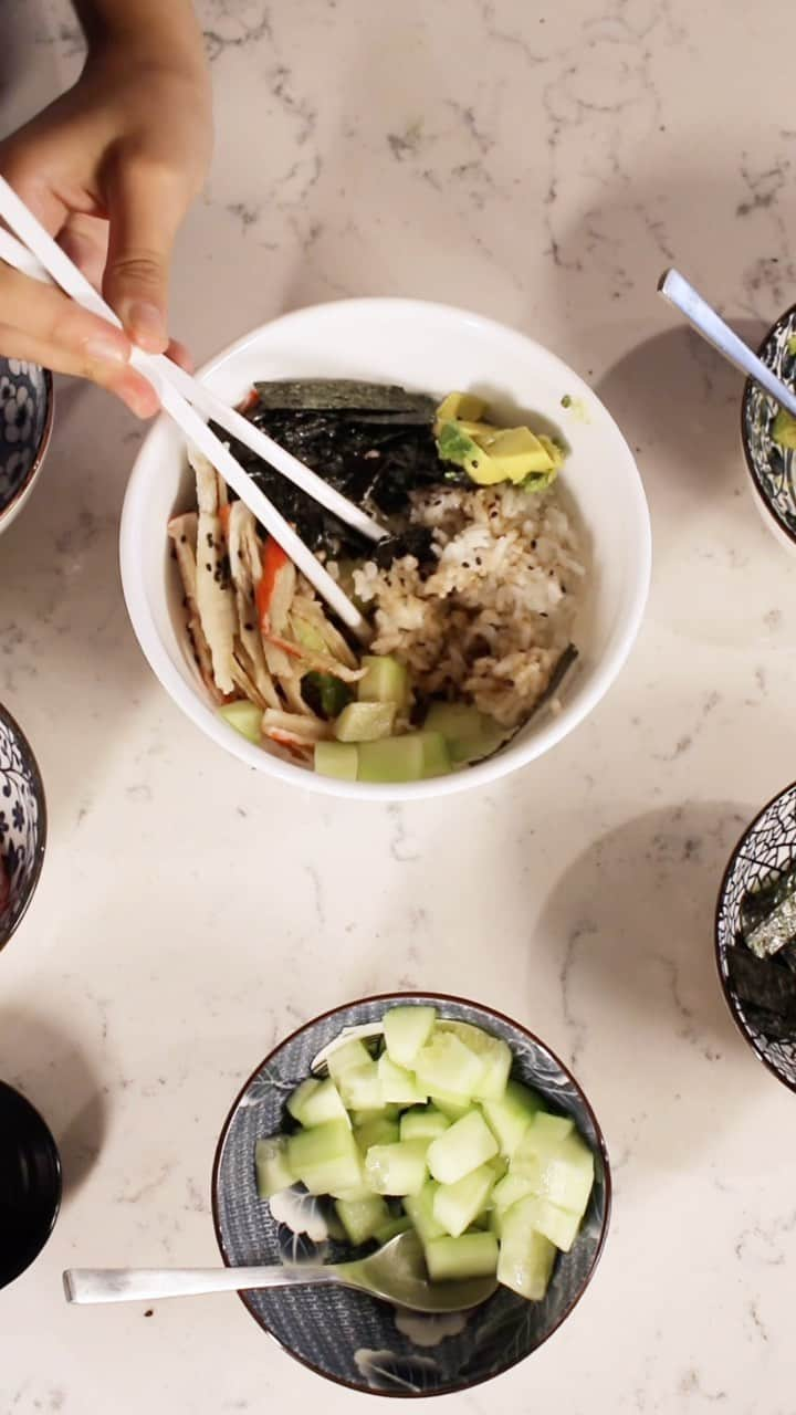 YAMAMOTOYAMA Foundedのインスタグラム：「Are you a sushi lover but don’t know how to make it or don’t have time to prepare it?  Here you have a great option that, besides being delicious, is easy to make!  Watch the full video to learn how to prepare California Roll Sushi Bowls!」