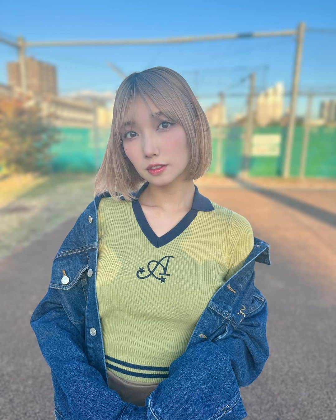 霜月めあのインスタグラム：「私服🥰✌️ 涼しくなってきてニットにアウター重ねれるようになったので嬉しい☺️ 秋冬服だーいすき🍂 . . . . #霜月めあ #めあめあ #model #sexy #selfie #animegirl #셀카 #셀스타그램 #패션스타그램 #데일리 #asiangirl #cosplay #좋아　 #follow #like #tokyo   #tagsforlikes #japanesegirl #女孩 #发#爱 #instadaily #グラビア #日系穿搭」