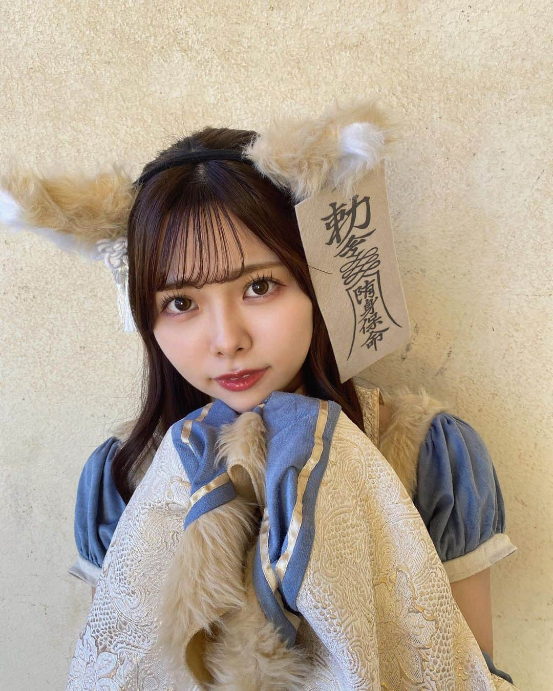 荒野姫楓さんのインスタグラム写真 - (荒野姫楓Instagram)「真夜中に現れる幸運のキツネだよ〜  （あまりにもキョンシーに見えないらしいし…🥹）  ┈┈┈┈┈┈┈┈┈┈┈┈┈┈┈┈┈┈     雑誌｢Scawaii!｣年間ゲストモデルオーディション 最終審査に進む為にSHOWROOMイベントに参加しています🔥   イベント期間 ⏰10/26 17:00〜11/01 19:59 ⏰      📝明日の配信スケジュール ①6:30-7:30 英単語禁止配信 視聴者と勝負🔥 ②21:30-24:00 コスプレしながら牡蠣1.5kgもぐもぐ     きらきら星とギフトで応援よろしくお願いします！！！      . #名古屋#名古屋アイドル#アイドル#モデル#キョンシー#コスプレ #ハロウィン #ハロウィンコスプレ #halloween #cosplay#cosplaygirl #scawaii#showroom#modelaudition#audition#SKE48#idol#Nagoya#asiangirl#asian#Japaneseidol#followｍe」10月31日 1時20分 - _arnhmk_