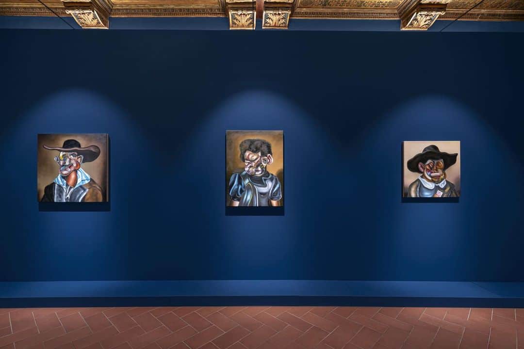のインスタグラム：「"Split Face," Nathaniel Mary Quinn’s first monographic exhibition in Italy, is on view across two locations in Florence. The show is presented at Museo Novecento (@museonovecento) and Museo Stefano Bardini.   A selection of Quinn’s paintings, many of which have never been seen before, is presented alongside the works of Renaissance artists and twentieth-century masters including Donatello, Luca della Robbia, Felice Casorati, Virgilio Guidi, Carlo Levi, and many others. Follow the link in our bio to learn more. __________ #NathanielMaryQuinn #MuseoNovocento #MuseoStefanoBardini #Gagosian @nathanielmaryquinn  Installation views, "Nathaniel Mary Quinn: Split Face," October 7, 2023–March 11, 2024. Artwork © Nathaniel Mary Quinn. Photos: Ela Bialkowska (@ela.bialkowska), OKNO studio; (1) Museo Stefano Bardini, Florence, Italy; (2) Museo Novecento, Florence, Italy」