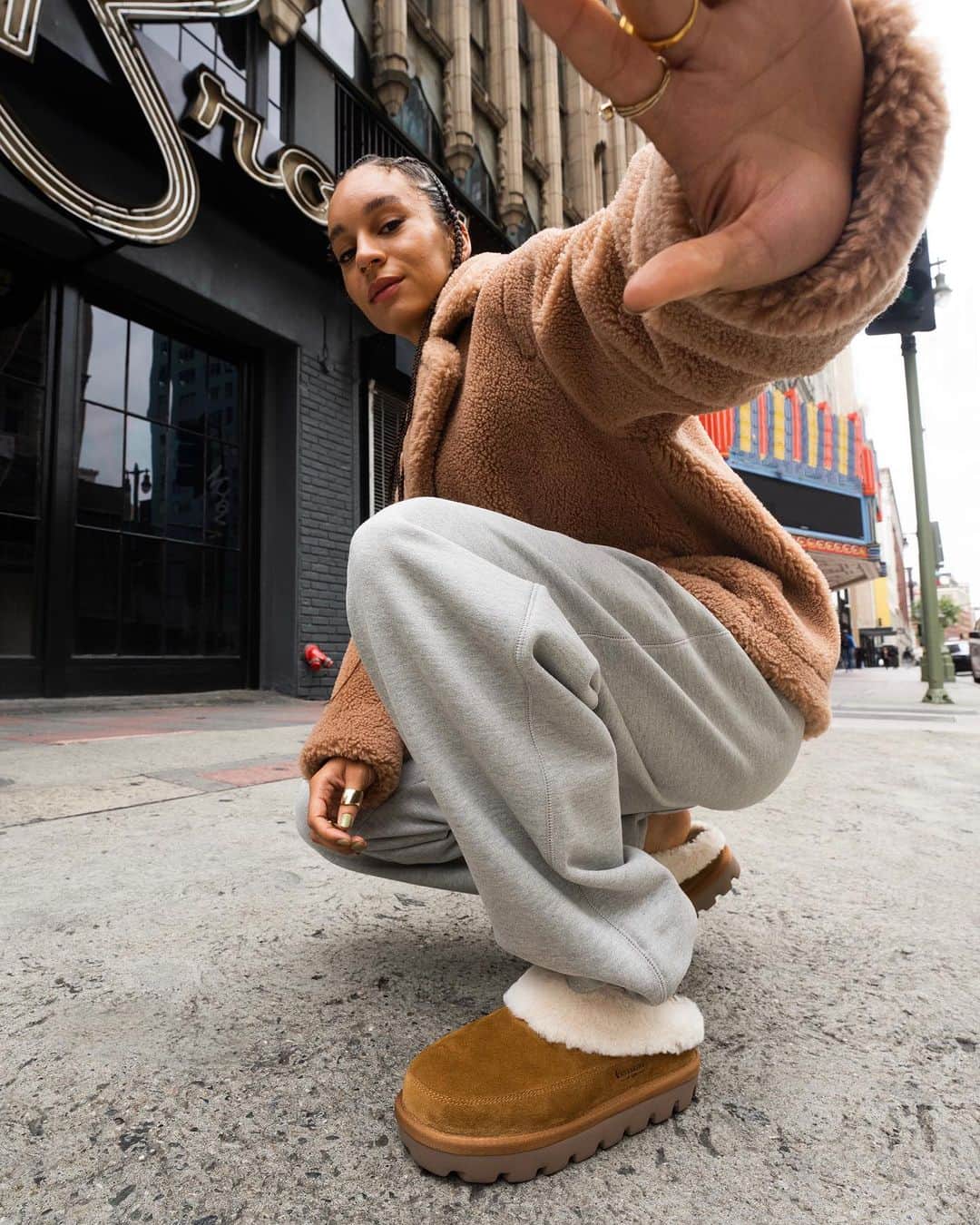 クーラブラのインスタグラム：「Can't escape that Tizzey pull - but it's not like we're trying 🧲 🔁  #koolaburra」