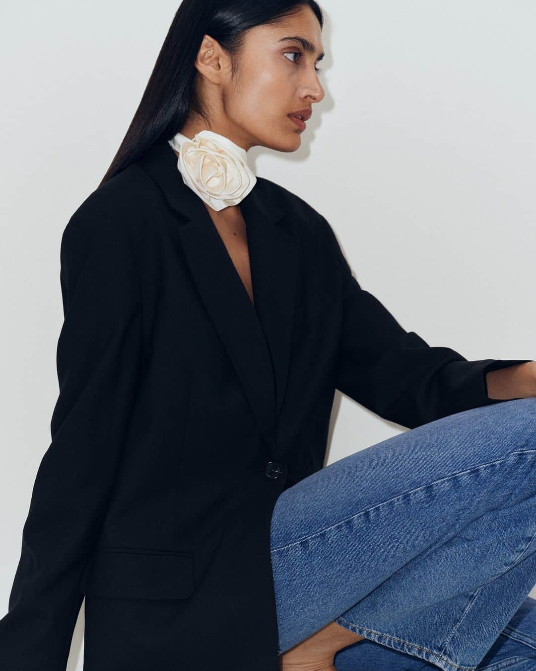 ARKETのインスタグラム：「Add a festive touch with our Rose Tie Necklace, a taffeta tie necklace with a rose detail. Can be worn around the neck, as a waistband or hair accessory. Explore all of our newest arrivals: link in bio. - #ARKET」
