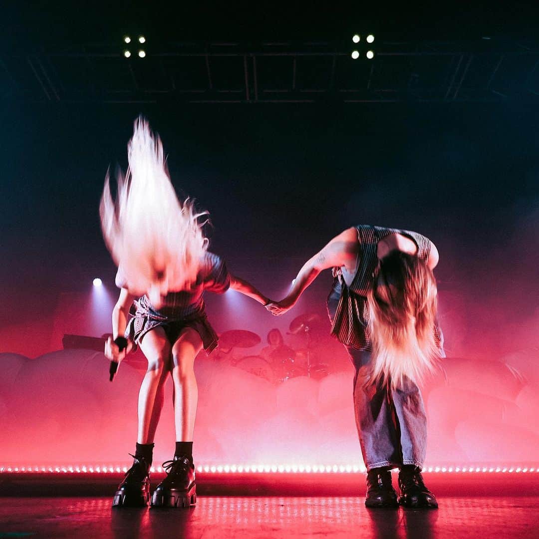 メイジー・ピーターズのインスタグラム：「the girls really turned out for birmingham last night 🥰😚」