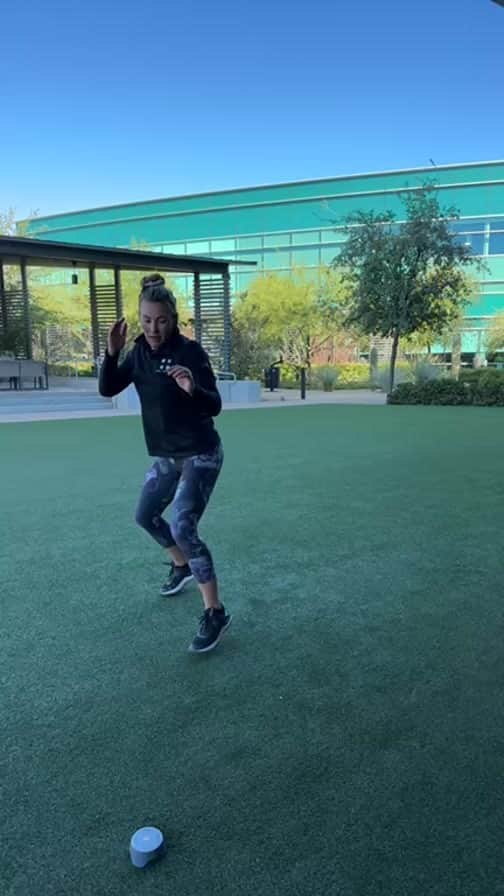 ミーシャ・テイトのインスタグラム：「A little Strength and conditioning this morning. How are you motivating yourself this Monday?   #ufc  #strengthtraining  #ufcperformanceinstitute」