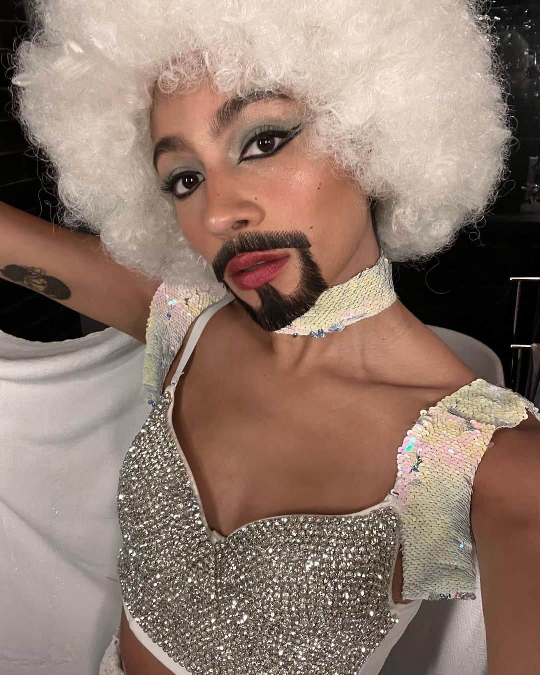 のインスタグラム：「Young hearts to close out spooky season」