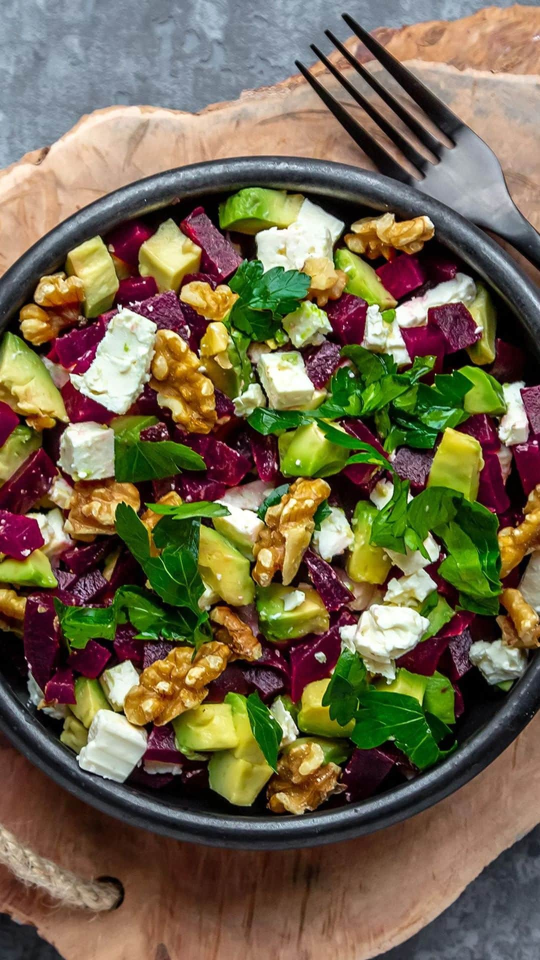 ELLE Germanyのインスタグラム：「Immunbooster für den Herbst: Rote Bete Bowl! ✨  Credit: Getty Images #recipe #rezepte #herbst #fallrecipes #healthy」