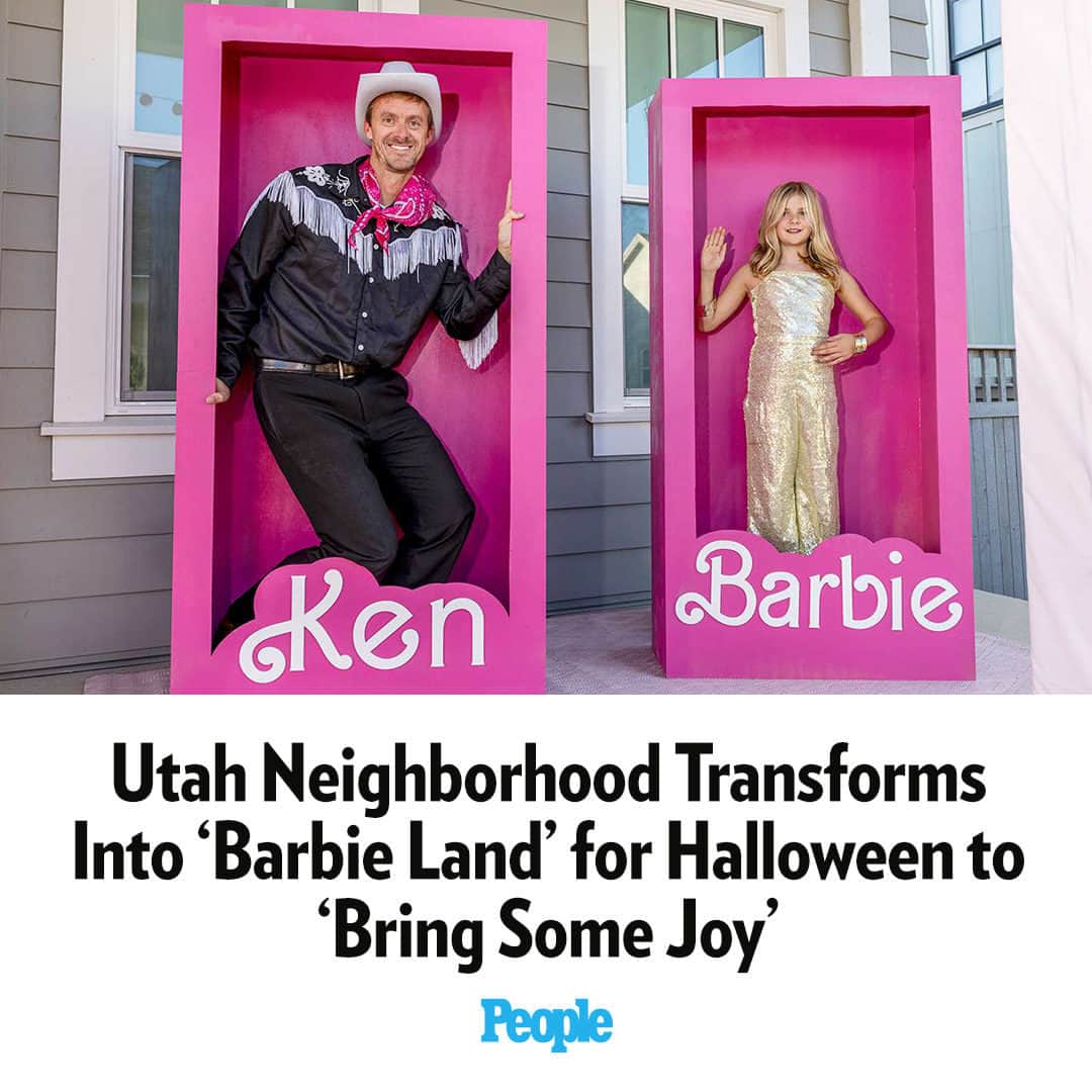 People Magazineさんのインスタグラム写真 - (People MagazineInstagram)「Emily Tuggle loved playing with Barbie dolls growing up. Now, at 37, she's creating new memories as she and her neighbors have turned their homes into life-sized Barbie houses for Halloween.  After seeing the Barbie movie together, Tuggle and her friends decided to dress up as Barbies for Halloween. One of their daughters suggested they take it a step further and decorate their homes as Barbie houses, too. 🎀   Read all about it in our bio link! | 📷: Washington Post/Getty」10月31日 1時51分 - people