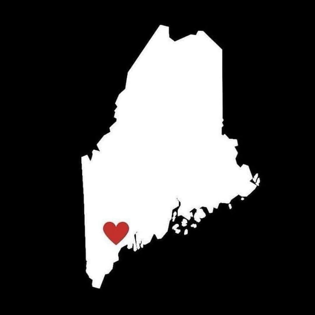 メリッサ・ジョーン・ハートのインスタグラム：「I haven't had the words to say how devastated and angry I am that we as a country allow this to keep happening.  No one can fix it tomorrow but can we at least have grown up conversations about solutions? All the solutions! All possibilities and let's start trying to save lives. These current laws, state by state, make no sense and do absolutely nothing without federal laws that make it more difficult to get a gun and easier to get mental health help. #gunsense」