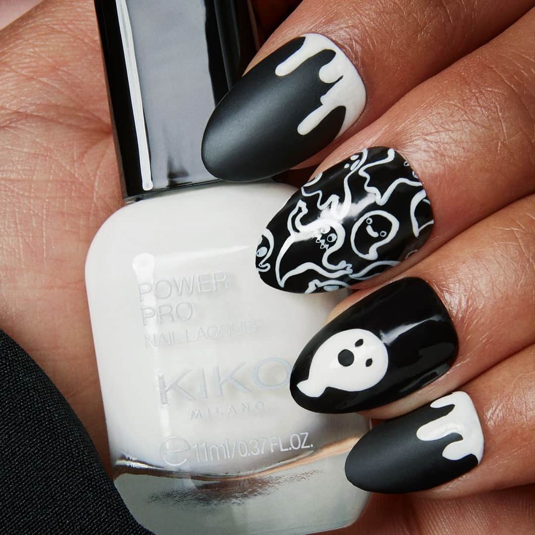 KIKO MILANOのインスタグラム：「Add the perfect finishing touch to your Halloween look with these hauntingly delightful #nailart designs, featuring our New Power Pro Nail Lacquers & New Matte Top Coat. Let your nails do the talking and create a spellbinding look that will leave everyone spellbound! 👻👻 ⁣ ⁣ New Power Pro 03, 30 - New Matte Top Coat⁣」