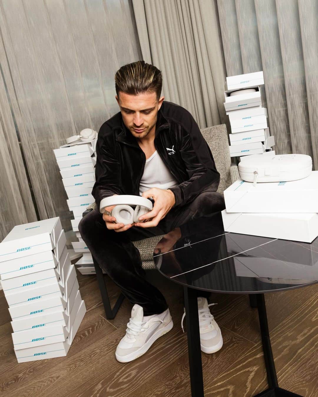 ジャック・グリーリッシュのインスタグラム：「@bose for the boys! 👊🏼🩵」