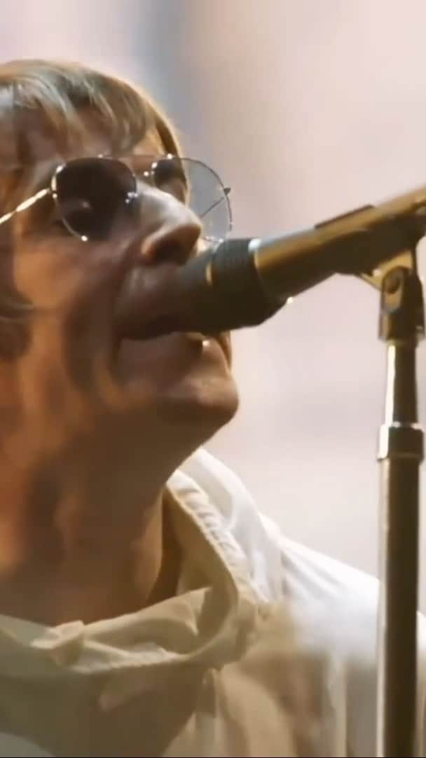 リアム・ギャラガーのインスタグラム：「I SAID MAYBEEEE 28 years of Wonderwall」
