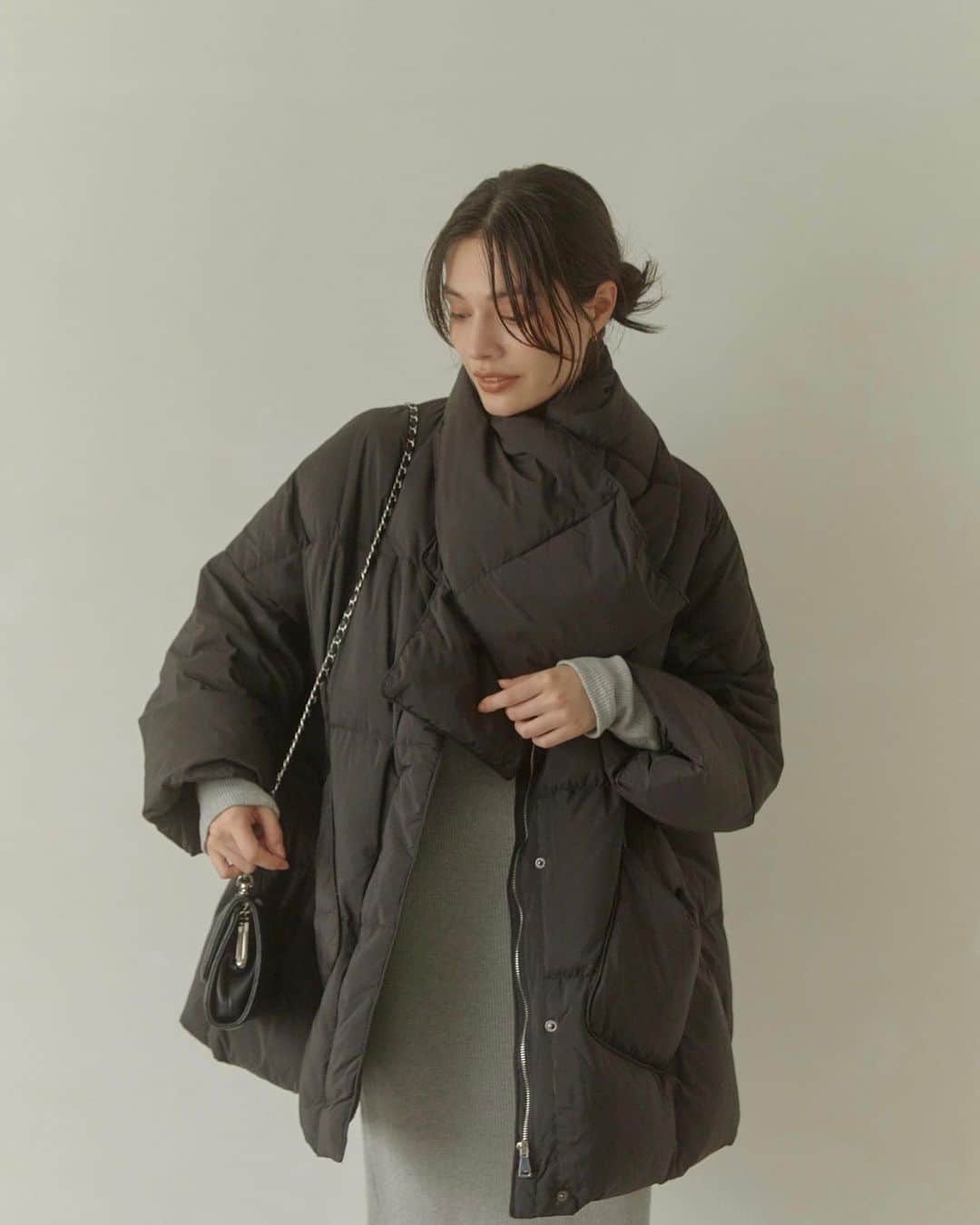 ACYMさんのインスタグラム写真 - (ACYMInstagram)「#outercollection ✔︎Muffler pocket down コート ¥26,400(tax in) . . 詳しくはWEB STORE(@acym_official )のTOP URLよりご覧ください。  #ACYM #ootd #outfit #coordinate #ロングコート #ダウンコート #ボアジャケット #ボアコート #秋服 #冬服」10月30日 17時08分 - acym_official
