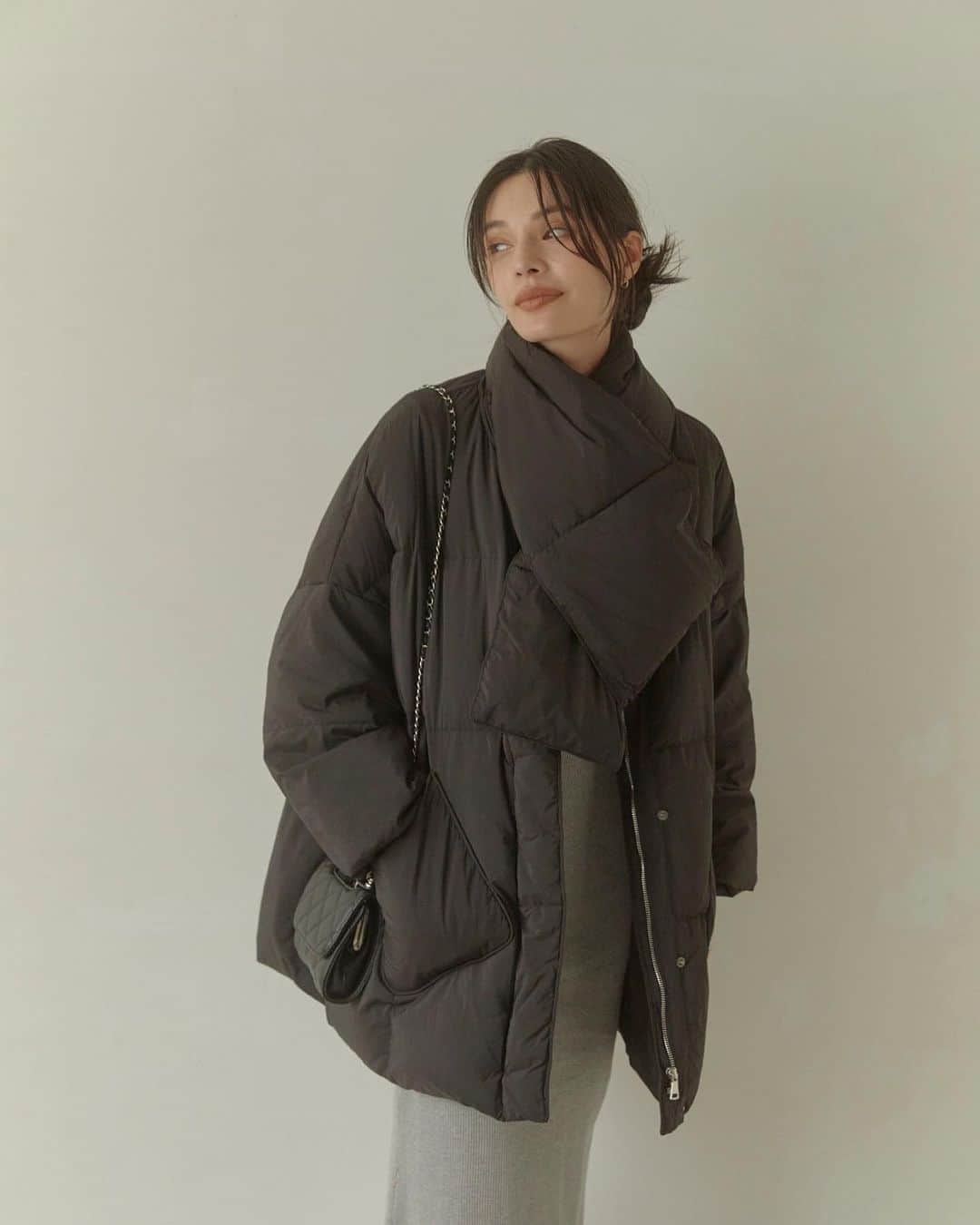 ACYMさんのインスタグラム写真 - (ACYMInstagram)「#outercollection ✔︎Muffler pocket down コート ¥26,400(tax in) . . 詳しくはWEB STORE(@acym_official )のTOP URLよりご覧ください。  #ACYM #ootd #outfit #coordinate #ロングコート #ダウンコート #ボアジャケット #ボアコート #秋服 #冬服」10月30日 17時08分 - acym_official