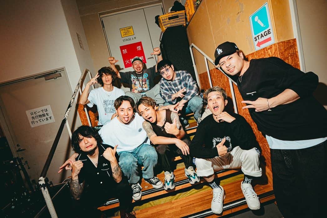 AG（エイジ）のインスタグラム：「仙台ありがとう Nothing's Carved In Stoneの全てが最高過ぎた！また一緒にやりたいなー 仙台また帰って来るよ✌️ #noisemaker #nothingscarvedinstone  📷 1〜2by @musicmagic3923」