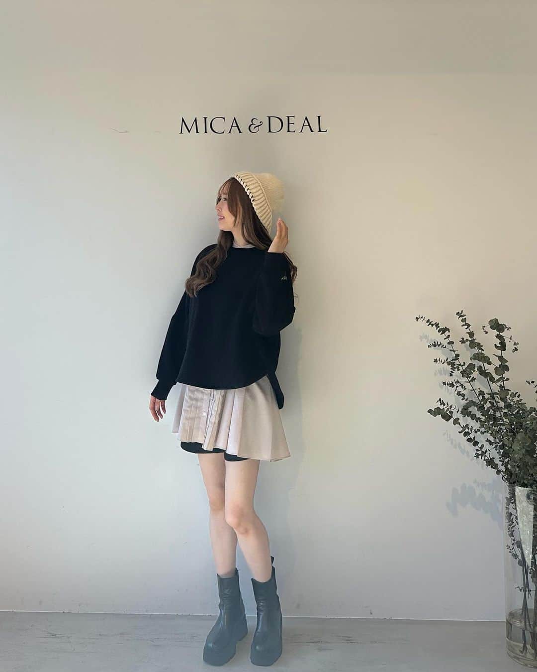 柴小聖さんのインスタグラム写真 - (柴小聖Instagram)「@micaanddeal_official さんの展示会へ🤍  @miyako_shimamura.official と☺️  可愛いトレーナーゲット〜！！」10月30日 17時11分 - konona.official