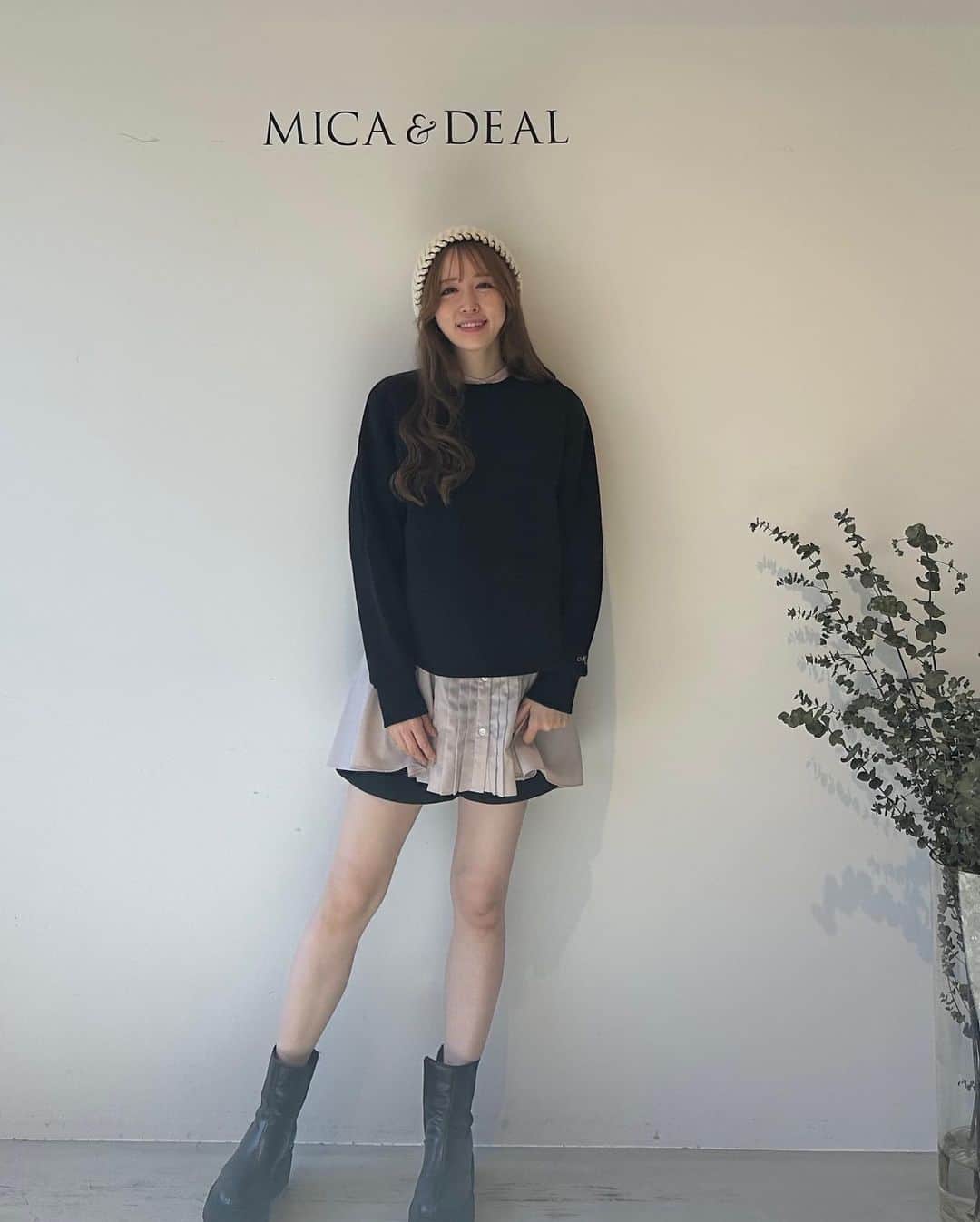 のインスタグラム：「@micaanddeal_official さんの展示会へ🤍  @miyako_shimamura.official と☺️  可愛いトレーナーゲット〜！！」