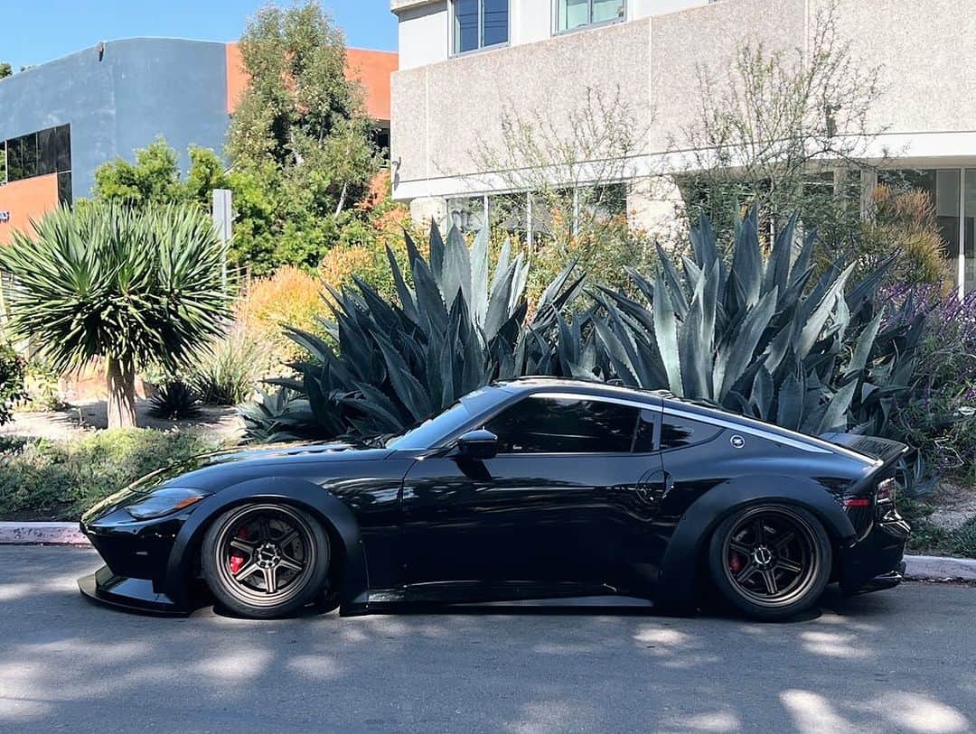 Wataru Katoさんのインスタグラム写真 - (Wataru KatoInstagram)「LB WORKS NISSAN Fairlady Z RZ34 (400Z) in USA 🇺🇸  @throtl x @motegiracing x @thehoonigans !! It’s like real Japanese old style !! Unveiling it at #semashow 2023 🇺🇸!! Stay tune until you will see real one at SEMA Show !! Special thanks to  @libertywalk.usa & @ltmw & @throtl & @wheelpros & @motegiracing & @thehoonigans & @mrk.rcnl !! https://youtu.be/2qjPOMNEnoI」10月30日 17時18分 - libertywalkkato