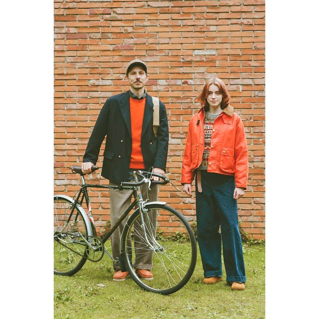 のインスタグラム：「Bshop 2023 AUTUMN & WINTER - SEASON LOOK -  ITEM ---------------------------------------- ［MEN］ JACKET / Gymphlex 　¥35,200 KNIT / MORRIS & SONS 　¥19,580 SHIRT / Gymphlex 　¥17,380 PANTS / DANTON 　¥18,480 BAG / Brady 　¥38,500 HAT / 078 CITE 　¥15,400 SHOES / Clarks 　¥25,300  ［WOME］ OUTER / Barbour (exclusive) 　¥60,500 KNIT / COOHEM 　¥35,200 DENIM / orSlow 　¥21,780 SHOES / BIRKENSTOCK 　¥20,900 ----------------------------------------  ▼SEASON LOOKは、HPにて公開中 https://bshop-inc.com/feature/special/seasonlook-23aw/  #bshop #23aw #bshop23aw_seasonlook」