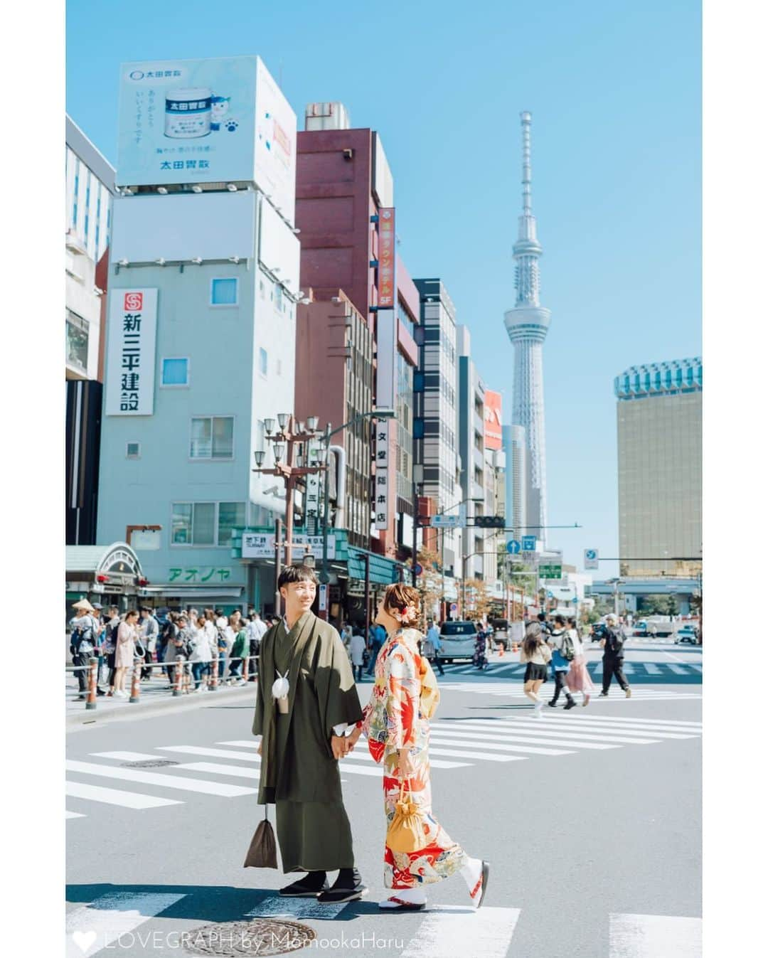 Lovegraph［ラブグラフ］さんのインスタグラム写真 - (Lovegraph［ラブグラフ］Instagram)「ㅤㅤㅤ海外からお越しのお二人☺️ 大切な思い出になっていますように👘🇯🇵🌟 ㅤㅤㅤ photographer：ももおかはる ㅤㅤㅤ ୨୧┈┈┈┈୨୧ ㅤㅤㅤㅤㅤㅤ 出張撮影Lovegraphの公式アカウントです❁︎ ㅤㅤㅤ カップル・ウェディング・ファミリー・プロフィール写真など様々なジャンルの撮影を受付しております📸💫 ㅤㅤㅤ 撮影予約はプロフィールURLからどうぞ☺️✈️ @lovegraph_me ㅤㅤㅤ 海外からお越しの方はこちら💁‍♀️🇯🇵 Our photography service for foreign tourists is called "Capture My Japan".  You can check our shooting packages and book a session :  @capturemyjapan  ㅤㅤㅤ ୨୧┈┈┈┈୨୧ ㅤㅤㅤ #Lovegraph #ラブグラフ #幸せな瞬間をもっと世界に ㅤㅤㅤ #出張カメラマン #ロケーションフォト#カップルフォト #着物デート #japanphotographer #tokyophotographer」10月30日 19時30分 - lovegraph_me