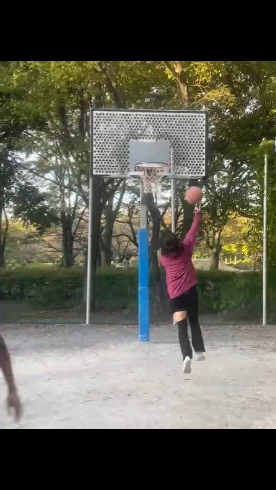 真田まことのインスタグラム：「⁡ミニバスは頑張ってました✌️🏀⁡ ⁡運動大好き。 ⁡⁡ ⁡#バスケ #バスケットボール #バスケ女子 #basketball #🏀 #休日 #holiday」