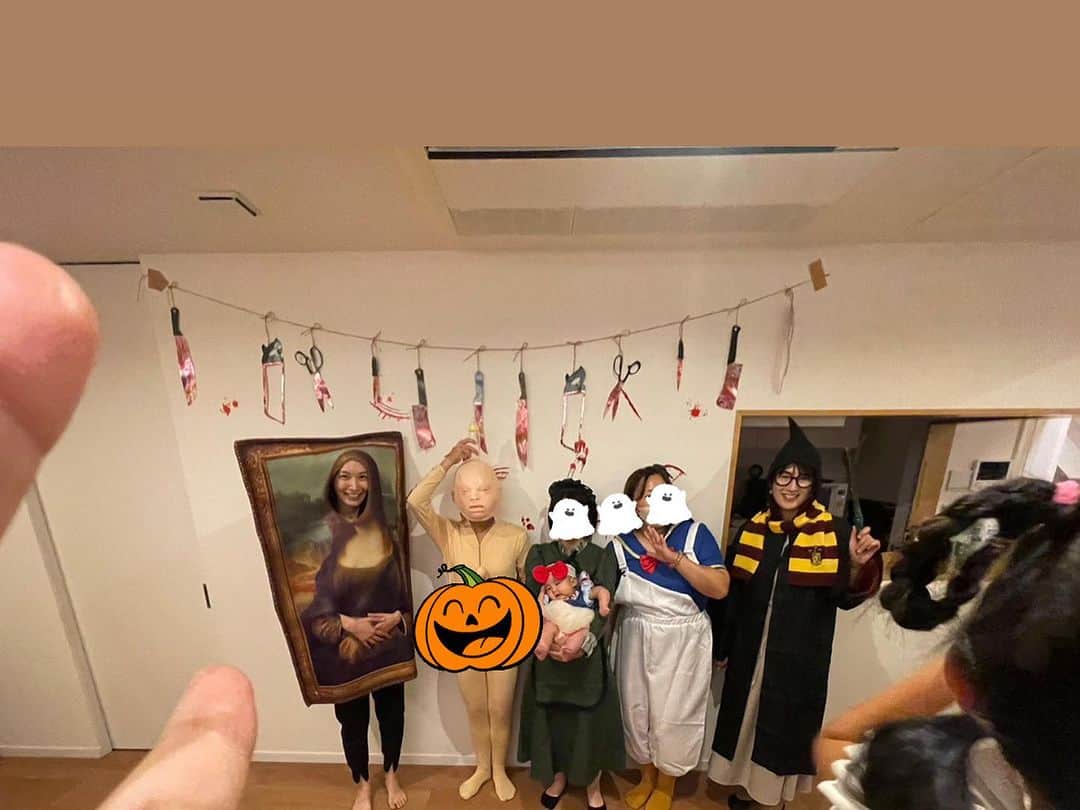 長澤奈央さんのインスタグラム写真 - (長澤奈央Instagram)「今年もお友達とハロウィンパーティーをやりました。 毎年みんなの仮装が楽しみ！！ノリノリで仮装してくれる最高のママ友👏 私はモナリザです。 #ハロウィンパーティー」10月30日 17時27分 - nagasawana_official
