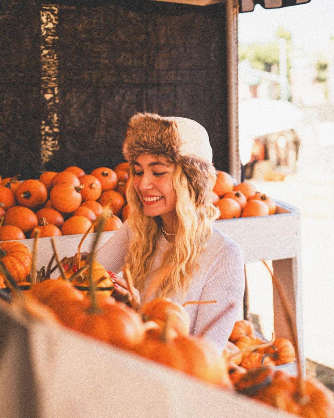 AMIのインスタグラム：「pumpkin angel in Cali 🧡🎃  #halloween #halloween2023 #la #california」