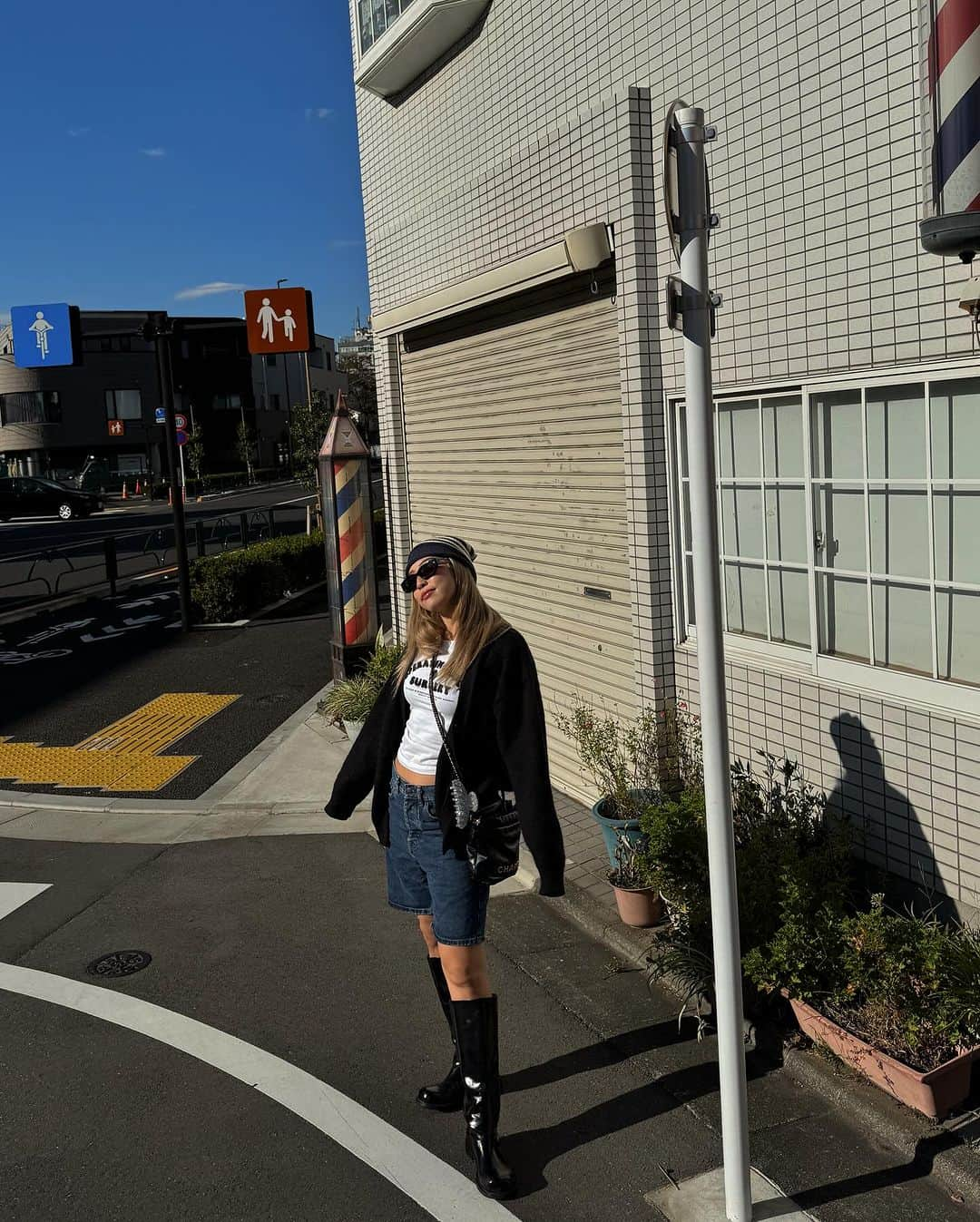 植野有砂さんのインスタグラム写真 - (植野有砂Instagram)「mixing the long boots with summer clothes 👢🤎🌀 夏服にとりあえずブーツ履いておけば秋っぽいかしら🤎」10月30日 17時49分 - alisaueno