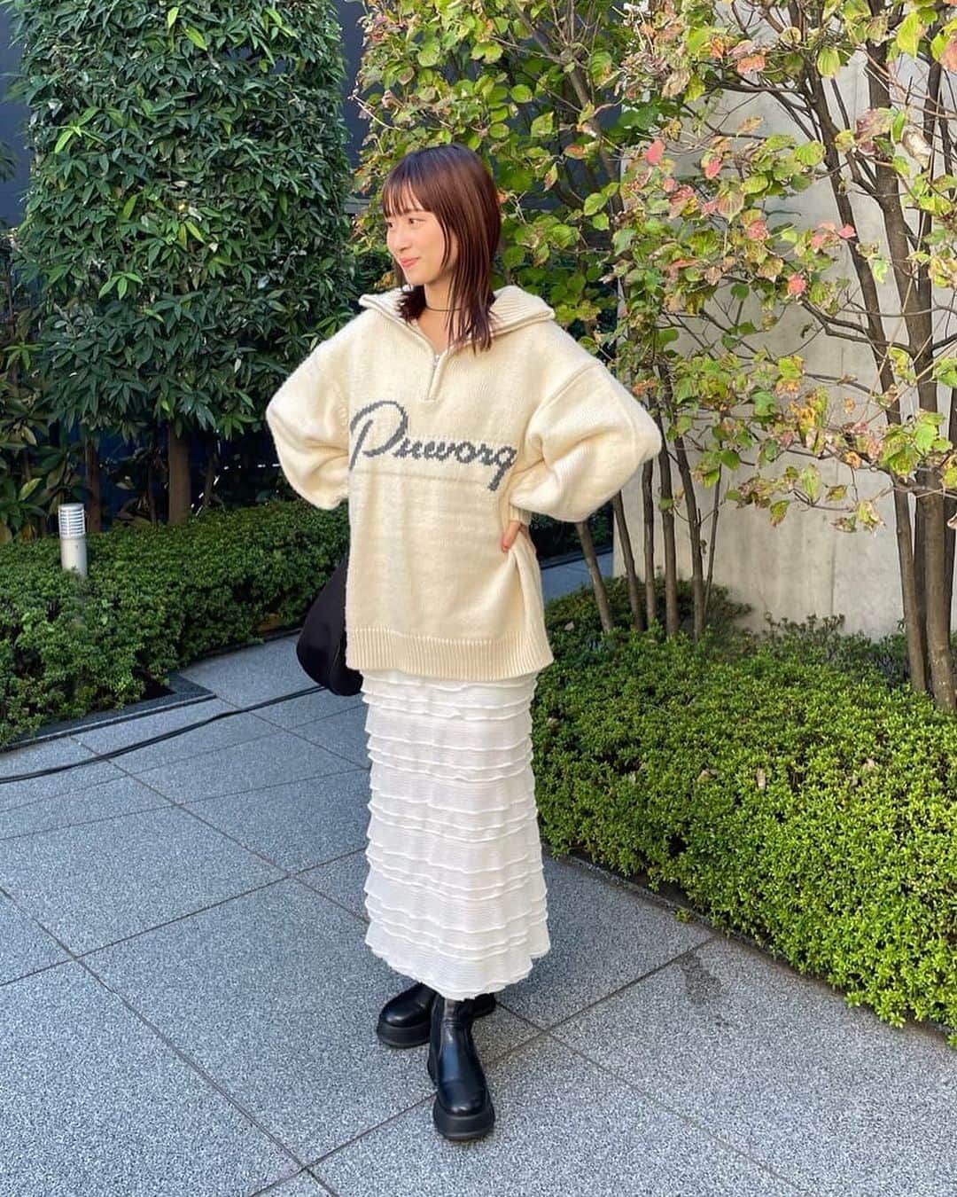 カスタネさんのインスタグラム写真 - (カスタネInstagram)「【staff snap】  ＼ 人気No.1ボトム ／ ▪︎カットフリルIラインスカート ¥8,690（税込） color : ivory , black  小さめなフリルが程よい甘さのカットスカート。 スッキリとしたIラインシルエットで 落ち着きある雰囲気のフリルスカートです。 ウエストはゴムで、生地全体に ストレッチが効いていて楽に着脱が可能。 いつものボトムを変えるだけで コーディネートが華やかになる一枚です。  ㅤㅤㅤㅤㅤㅤㅤㅤㅤㅤㅤㅤㅤ 全店舗・オンラインストアにて発売中。  ________________________  10/19(木)〜10/31(火) パルクロウィーク開催！ (店舗は10/30まで)  各店舗・PALCLOSETオンラインストアにて 半年に一度のお客様感謝フェアを開催いたします。  期間中、お店とPALCLOSETで 1回ずつ使える¥1,000クーポンを配布中！  ________________________  #Kastane #Kastane_2023aw #フリルスカート #ロングスカート」10月30日 17時49分 - kastane_