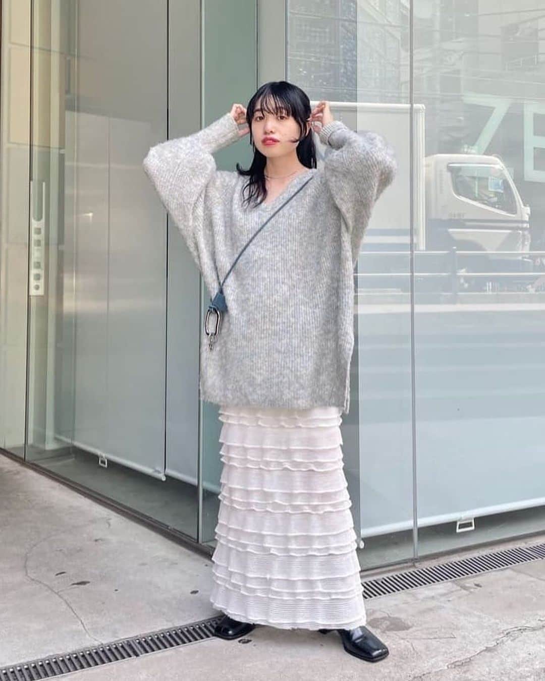 カスタネさんのインスタグラム写真 - (カスタネInstagram)「【staff snap】  ＼ 人気No.1ボトム ／ ▪︎カットフリルIラインスカート ¥8,690（税込） color : ivory , black  小さめなフリルが程よい甘さのカットスカート。 スッキリとしたIラインシルエットで 落ち着きある雰囲気のフリルスカートです。 ウエストはゴムで、生地全体に ストレッチが効いていて楽に着脱が可能。 いつものボトムを変えるだけで コーディネートが華やかになる一枚です。  ㅤㅤㅤㅤㅤㅤㅤㅤㅤㅤㅤㅤㅤ 全店舗・オンラインストアにて発売中。  ________________________  10/19(木)〜10/31(火) パルクロウィーク開催！ (店舗は10/30まで)  各店舗・PALCLOSETオンラインストアにて 半年に一度のお客様感謝フェアを開催いたします。  期間中、お店とPALCLOSETで 1回ずつ使える¥1,000クーポンを配布中！  ________________________  #Kastane #Kastane_2023aw #フリルスカート #ロングスカート」10月30日 17時49分 - kastane_