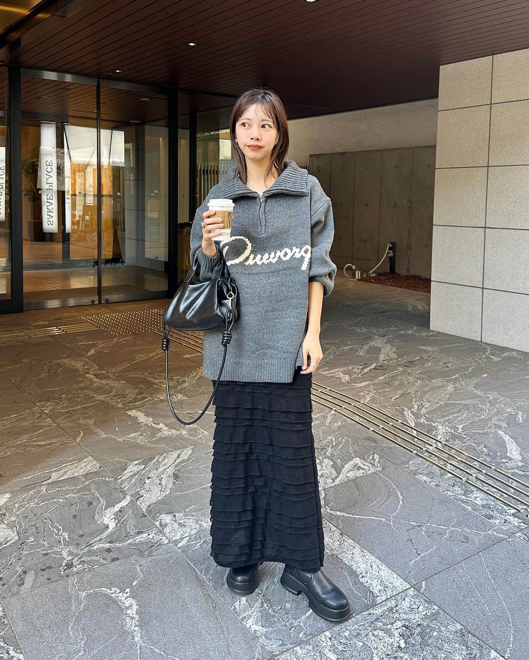 カスタネさんのインスタグラム写真 - (カスタネInstagram)「【staff snap】  ＼ 人気No.1ボトム ／ ▪︎カットフリルIラインスカート ¥8,690（税込） color : ivory , black  小さめなフリルが程よい甘さのカットスカート。 スッキリとしたIラインシルエットで 落ち着きある雰囲気のフリルスカートです。 ウエストはゴムで、生地全体に ストレッチが効いていて楽に着脱が可能。 いつものボトムを変えるだけで コーディネートが華やかになる一枚です。  ㅤㅤㅤㅤㅤㅤㅤㅤㅤㅤㅤㅤㅤ 全店舗・オンラインストアにて発売中。  ________________________  10/19(木)〜10/31(火) パルクロウィーク開催！ (店舗は10/30まで)  各店舗・PALCLOSETオンラインストアにて 半年に一度のお客様感謝フェアを開催いたします。  期間中、お店とPALCLOSETで 1回ずつ使える¥1,000クーポンを配布中！  ________________________  #Kastane #Kastane_2023aw #フリルスカート #ロングスカート」10月30日 17時49分 - kastane_