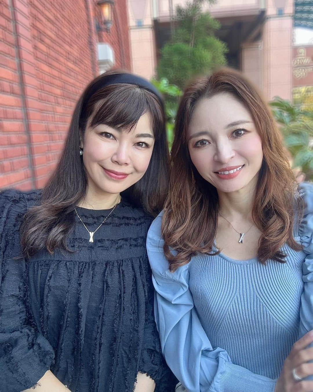 AriizumiEmaさんのインスタグラム写真 - (AriizumiEmaInstagram)「晴奈ちゃんと快晴の週末にランチを✨ ご一緒にコラボレーションさせて頂いてるプラスタージュエリー💎を身につけて、沢山お写真を撮りました✨ @haruna.kokubun   モアサナイトのキラキラと細かく輝く美しさが、外でも一段と綺麗でした。室内でもキラキラ細かく発光しています！ モアサナイトの価格をここまで抑えて販売できるのは、プラスターだけではないでしょうか🥹 @pluster.jp   写真は、晴奈ちゃんはゴールドタイプ、私はシルバータイプを付けています。  私は指輪がプラスタージュエリーに出会うまで苦手でしたが、プラスターの指輪に出会って、そのはめやすさ、手に馴染んで発光する輝きが、何よりのエイジングケア、手が綺麗に若々しく見える事が分かり、ハマってしまいました！  写真だと分かりにくいかもしれませんが、プラスターのモアサナイトの輝きは美しすぎます💎 デザインもスタイリッシュからエレガントまで、揃っています🥰  ・ #モアサナイト#モアサナイトジュエリー #プラスタージュエリー#指輪#リング#ネックレス#モアサナイトリング #モアサナイトネックレス」10月30日 17時43分 - ema_ariizumi