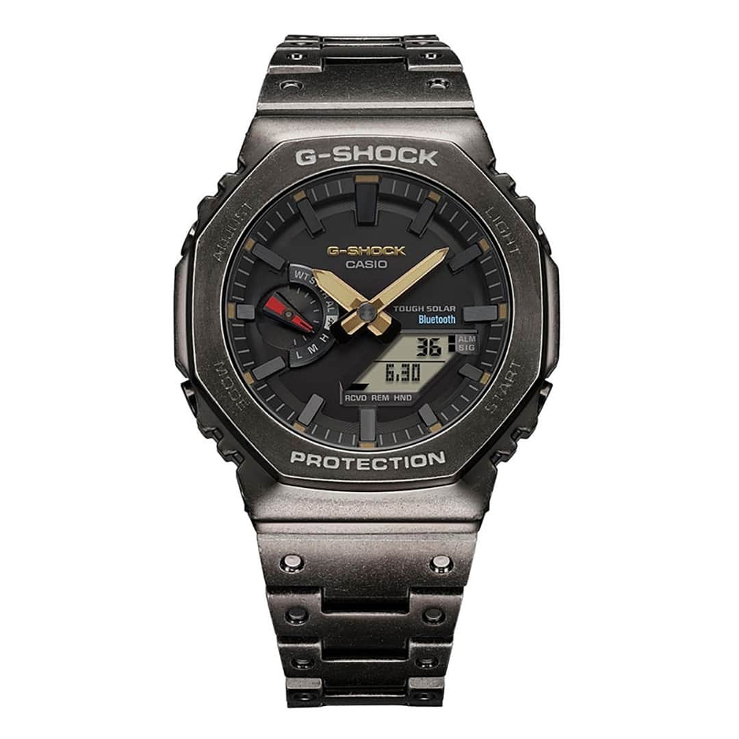 HYPEBEASTさんのインスタグラム写真 - (HYPEBEASTInstagram)「@hypetime: Continuing the celebrations of its 40th anniversary, @gshock_casio_official has revealed a collaboration with Japan-based @porter_yoshida_co.official. The release includes a full-metal limited edition GM-B2100 and a co-branded multipurpose bag.⁠ ⁠ While the limited edition model is based on the octagon-shaped analog model GM-B2100, it takes dial inspiration from the DW-5000, with colors like red, blue and gold providing a retro feel. Additionally, the bezel and band are coated with black IP and then partially peeled off using an aged process to create a pre-distressed look. The time piece also features a 40th-anniversary logo, designed by Eric Haze, engraved on the back cover.⁠ ⁠ To accompany the limited edition drop, a co-branded bag, inspired by the GM-B2100, is also included. The set is expected to drop on November 10 for a price of $1,235 USD.⁠ Photo: G-SHOCK」10月30日 17時45分 - hypebeast