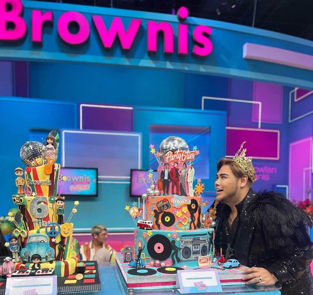 のインスタグラム：「. Happy 6th Anniversary to @brownis_ttv !  I always wishing this TV program continues to bring great entertainment to your viewers. May all the hosts continue to stick together and grow stronger. Here's to many more successful years ahead 🥳  #ivangunawan #brownis #brownistranstv」