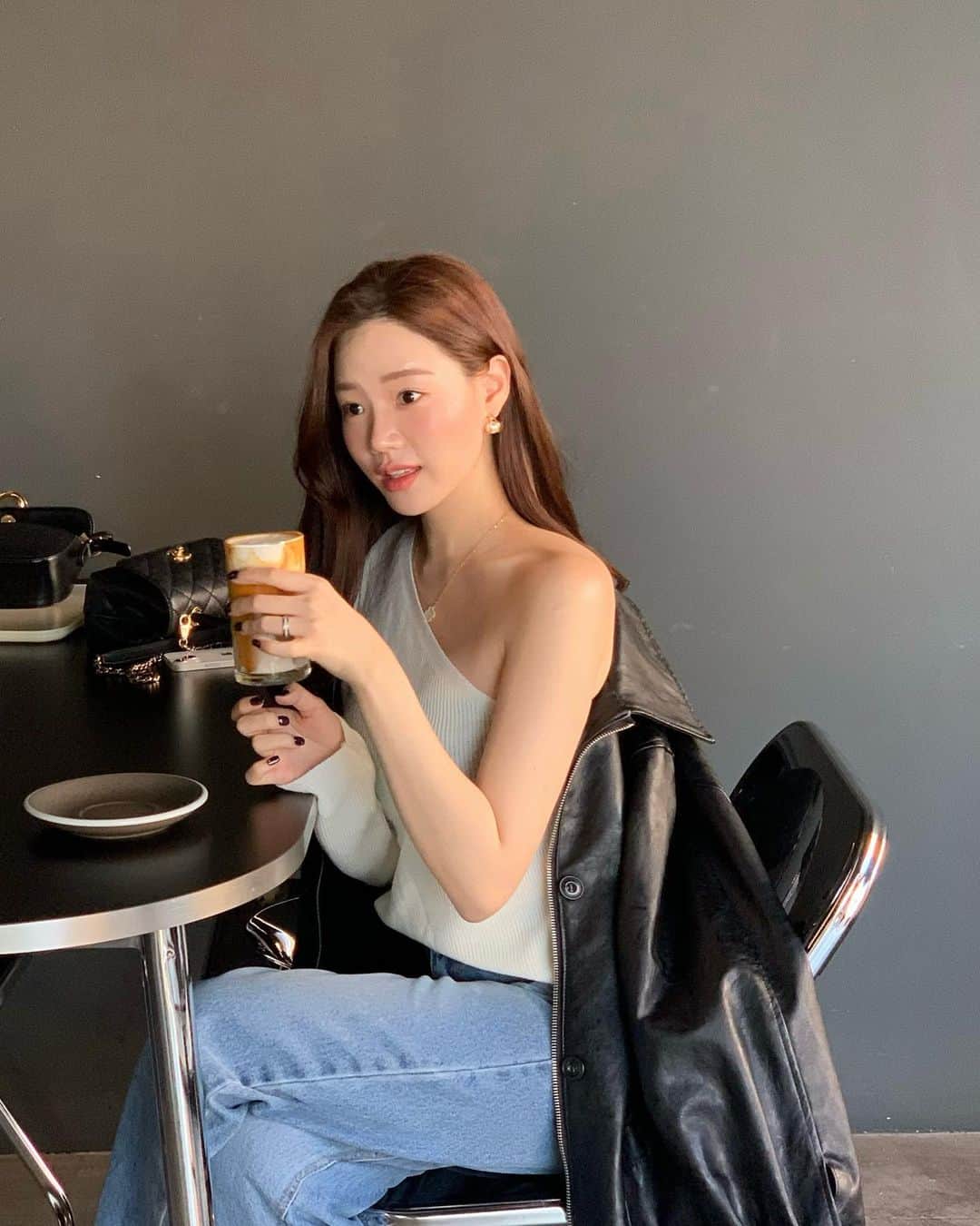 ヨンジョンさんのインスタグラム写真 - (ヨンジョンInstagram)「바깥순이 이러다 집순이로 바뀔 거 같아🥹 나 e 아니고 i 아닐까?」10月30日 17時46分 - y__eonj