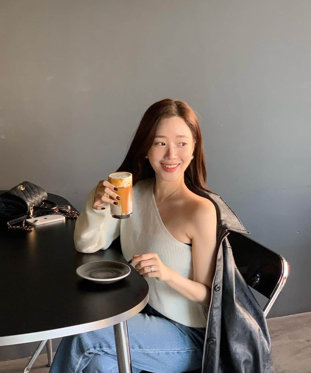ヨンジョンさんのインスタグラム写真 - (ヨンジョンInstagram)「바깥순이 이러다 집순이로 바뀔 거 같아🥹 나 e 아니고 i 아닐까?」10月30日 17時46分 - y__eonj