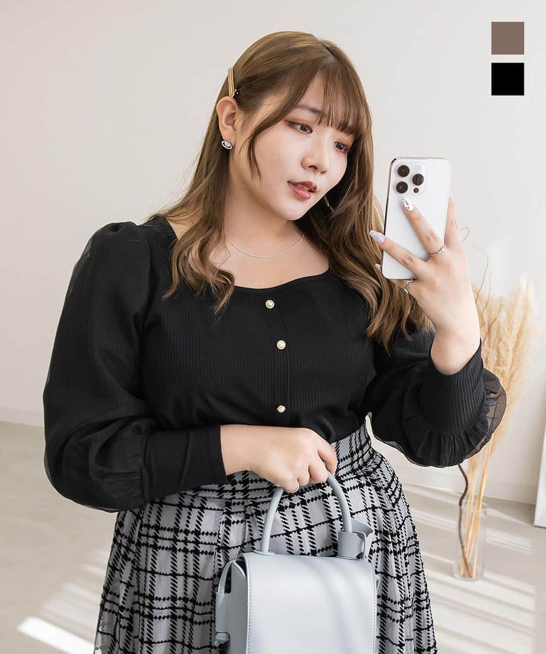 clette(クレット)さんのインスタグラム写真 - (clette(クレット)Instagram)「・NEW・  新作オリジナルアイテム発売！ 顔回りをすっきりとした印象にする開襟デザインワンピなど💕  是非ご覧ください。 ＿＿＿＿＿＿＿＿＿＿＿＿＿＿  CLETTEオリジナル★フラップポケット開襟ワンピース b4a173103 color：navy／brown  CLETTEオリジナル★配色襟ニットプルオーバー b8a191013 color：offwhite／black  CLETTEオリジナル★ショートジャケットセットワンピース b4a173101 color：brown／black  CLETTEオリジナル★パールボタン使い袖オーガンジートップス a4a146325 color：brown／black  CLETTEオリジナル★サイドリボン切替ギャザースカート e1z192009 color：grayish purple／black  CLETTEオリジナル★ビジュー付きケープ風プルオーバー a4a146323 color：ivory／black／pinkmocha  CLETTEオリジナル★チュールクロスデザインプルオーバー a4a146324 color：ivory／black ＿＿＿＿＿＿＿＿＿＿＿  その他にもCLETTEでしか買えないオリジナルアイテム発売中！ ぜひご覧ください。」10月30日 17時56分 - clette_official
