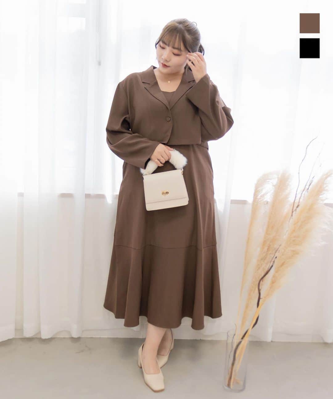 clette(クレット)さんのインスタグラム写真 - (clette(クレット)Instagram)「・NEW・  新作オリジナルアイテム発売！ 顔回りをすっきりとした印象にする開襟デザインワンピなど💕  是非ご覧ください。 ＿＿＿＿＿＿＿＿＿＿＿＿＿＿  CLETTEオリジナル★フラップポケット開襟ワンピース b4a173103 color：navy／brown  CLETTEオリジナル★配色襟ニットプルオーバー b8a191013 color：offwhite／black  CLETTEオリジナル★ショートジャケットセットワンピース b4a173101 color：brown／black  CLETTEオリジナル★パールボタン使い袖オーガンジートップス a4a146325 color：brown／black  CLETTEオリジナル★サイドリボン切替ギャザースカート e1z192009 color：grayish purple／black  CLETTEオリジナル★ビジュー付きケープ風プルオーバー a4a146323 color：ivory／black／pinkmocha  CLETTEオリジナル★チュールクロスデザインプルオーバー a4a146324 color：ivory／black ＿＿＿＿＿＿＿＿＿＿＿  その他にもCLETTEでしか買えないオリジナルアイテム発売中！ ぜひご覧ください。」10月30日 17時56分 - clette_official