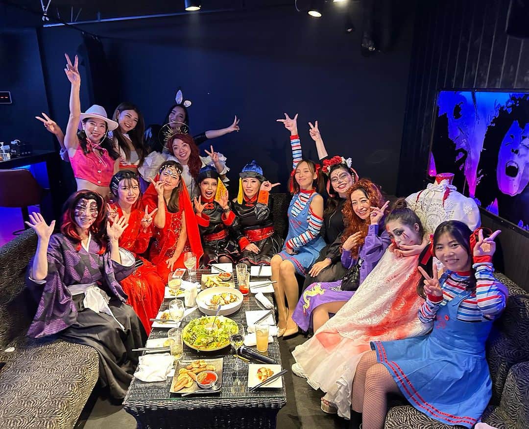 mizukiのインスタグラム：「HELLOWEEN party 2023 👻🎃💜  今年も最高に楽しかった💫 ご参加ありがとうございました😆🙌  #halloween  #halloweenparty #仮装 #コスプレ #女子会」