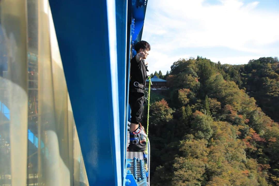 倉島大地さんのインスタグラム写真 - (倉島大地Instagram)「人生初バンジー🐉  飛んだ後の感想としては、  「最高！やって良かった！でも全然人生で一回で大丈夫です！」  #なんでバンジー経験者が絶対やった方がいいよって言ってくるかわかった #めちゃめちゃ他人事だから #笑  #竜神大吊橋 #竜神バンジー  #バンジー #バンジージャンプ」10月30日 18時06分 - kurapi1