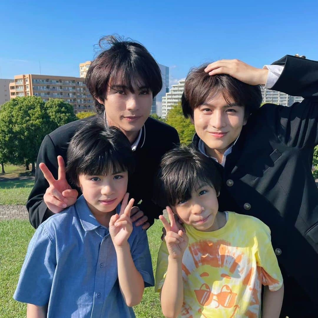 村井の恋さんのインスタグラム写真 - (村井の恋Instagram)「ヤマトとカケルの小学生時代を演じてくれたお二人と📸  君には届かない。にとって 幼馴染はとても大切なキーワード🔑 二人の存在が、より素敵なドラマにしてくれました😌💓  #tbs #ドラマストリーム #君には届かない #第6話10月31日火曜24時58分放送🎃 #前田拳太郎 #柏木悠(#超特急) #三浦綺羅 #正垣湊都 #エモてぇ」10月30日 18時05分 - tbs_drama_stream